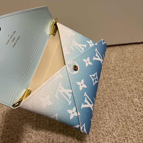 LV Monogram Giant By The Pool Medium Kirigami Pochette Beige Blue Envelope Pouch - Picture 9 of 14